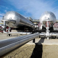 Oilfield pipelines and pump-compressor pipes columns with protective coatings